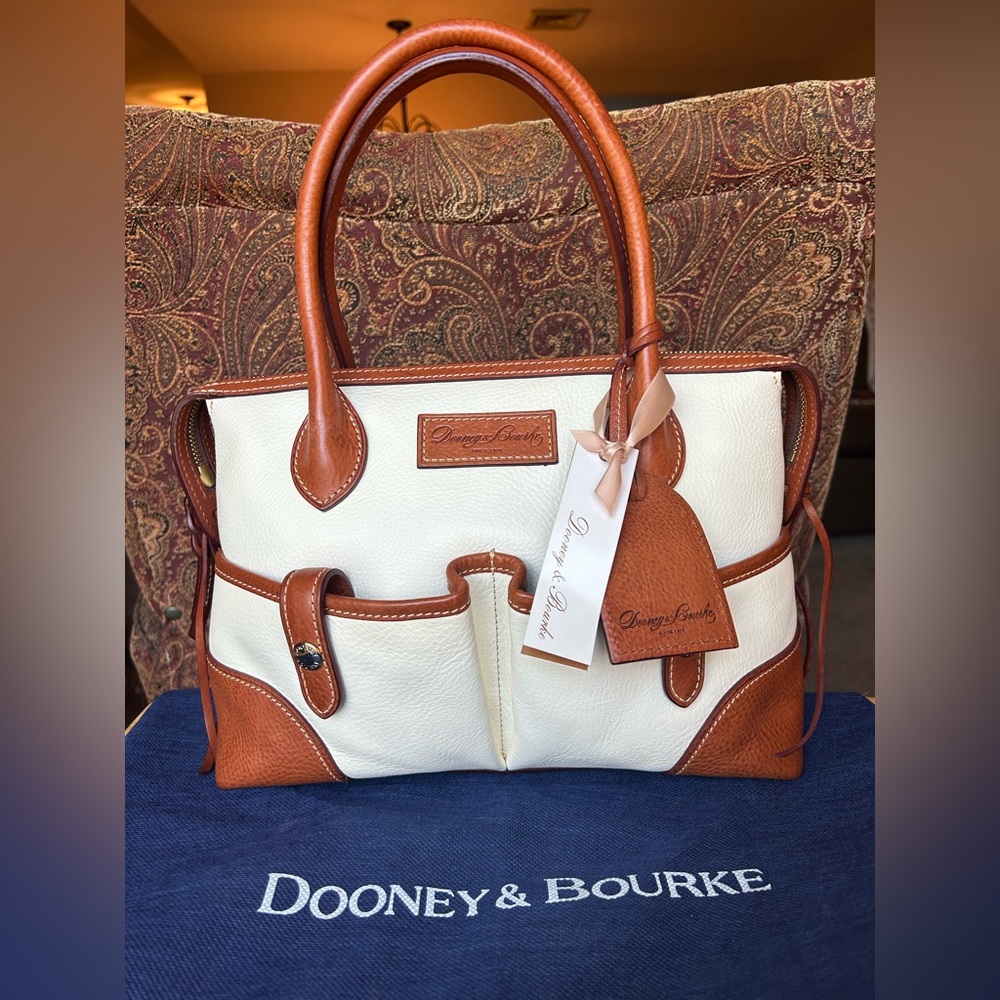 Brand new Dooney & Bourke Small East/West satchel in white/natural
